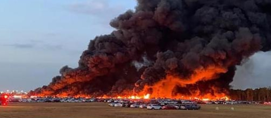 حريق هائل يدمر 3500 سيارة في فلوريدا