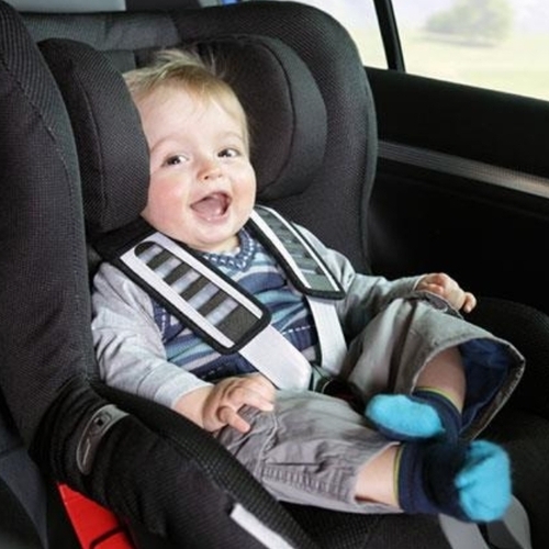 الطريقة الصحيحة لربط حزام الأمان بمقعد الطفل