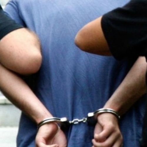 الولايات المتحدة تلقي القبض على متهمين لتورطهما في مساعدة رئيس نيسان السابق على الهرب ‎