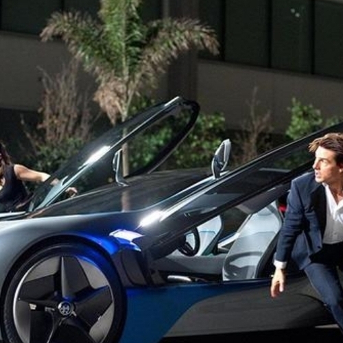 BMW تودع i8 سيارة النجم توم كروز