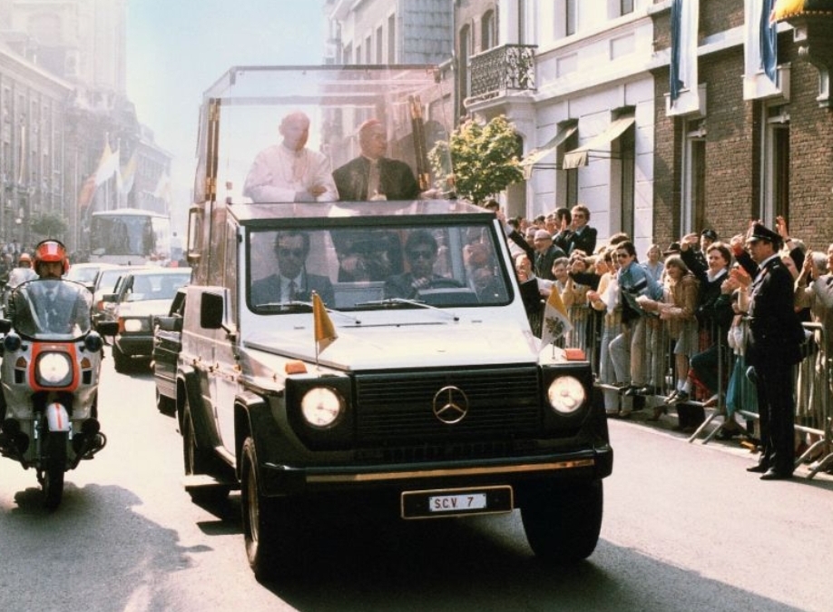 سيارة البابا المبنية على مرسيدس G-Class تحتفل بعامها الـ 40