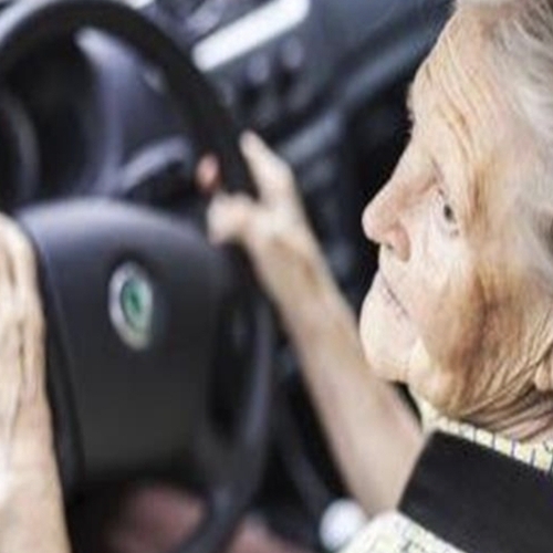 مؤشرات يجب معها منع السائقين المسنين من القيادة