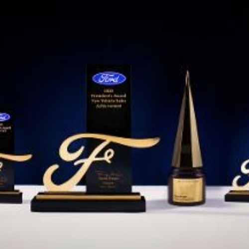 فورد تكّرم «أوتو جميل» تقديراً للجهود المتميزة لعام 2020 وتهديها "جائزة رئيس مجلس إدارة فورد" و"جائزة رئيس فورد للخدمات والمبيعات"