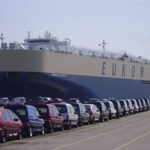 تخفيض 5في المائه على رسوم عبور سفن شحن السيارات في قناة السويس