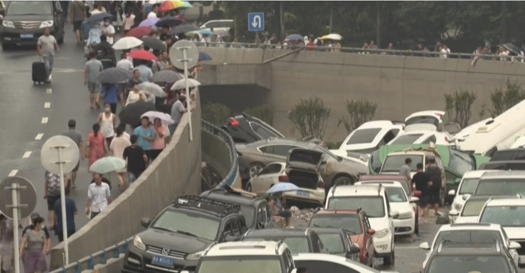 كوارث سيارات وصلت إلى 20 مليار دولار في فيضانات الصين