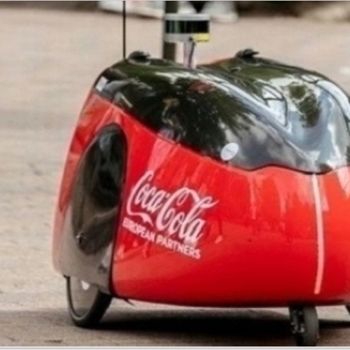 روبوت لتوصيل المشروبات الغازية في بريطانيا