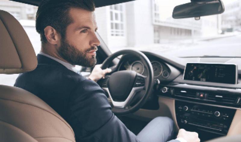 دراسة تؤكد ان الرجال أكثر عرضة لتشتيت الانتباه أثناء القيادة