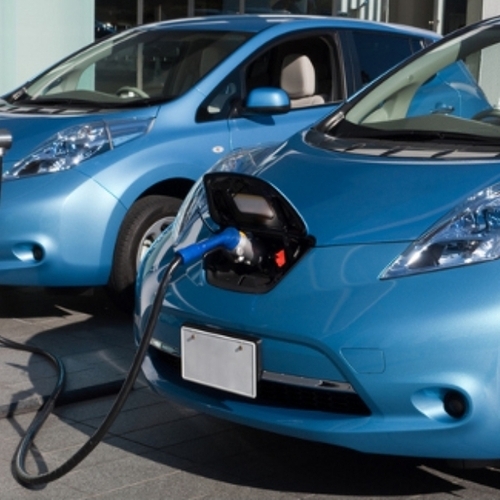 الى متى ستظل السيارات الكهربائية أعلى سعرا من السيارات العادية