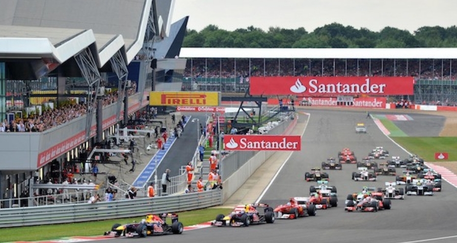 الفورمولا 1 يحصل على موافقة الحكومة البريطانية لإقامة سباقي سيلفرستون