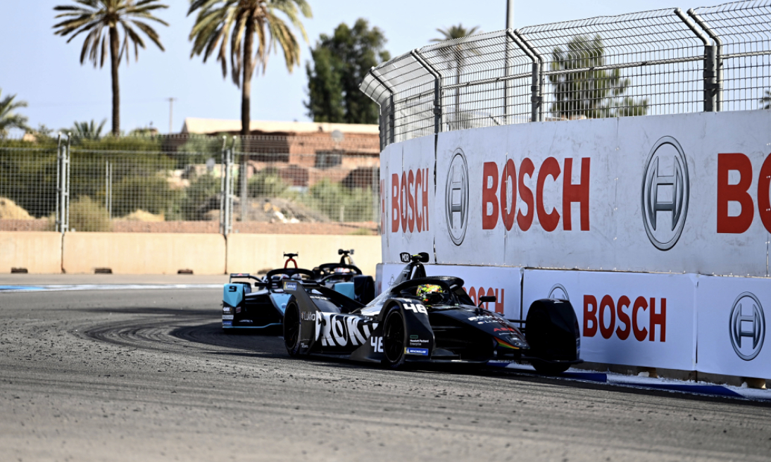 السائق إدواردو مورتارا، يحرز الفوز بسباق الجائزة الكبرى للسيارات الكهربائية في مراكش ضمن الجولة 10 من بطولة العالم إيه بي بي للفورمولا إي