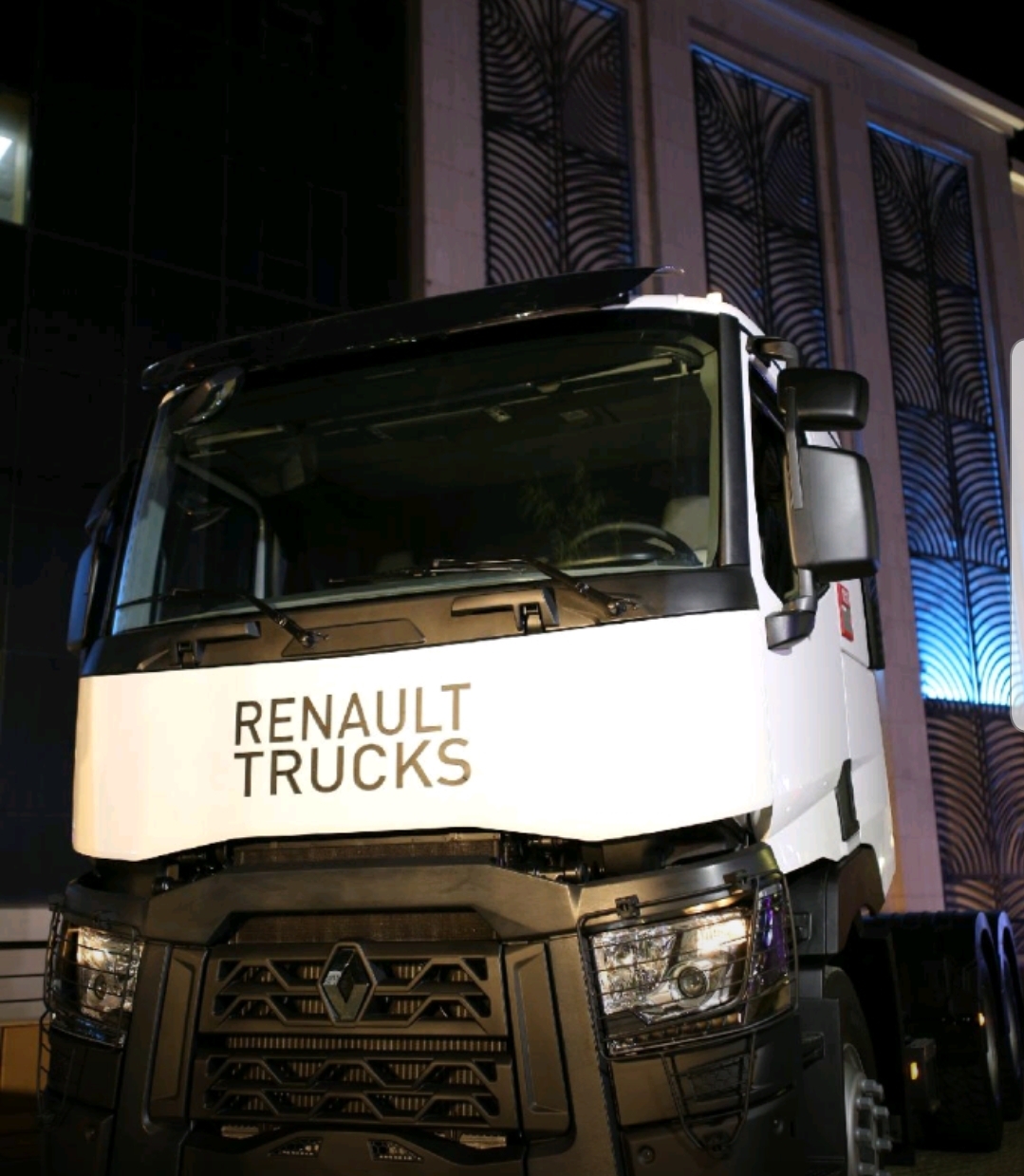 رينو للشاحنات تطلق طرازات ٢٠١٩ بالشراكة مع تراينجل للمعدات الثقيلة