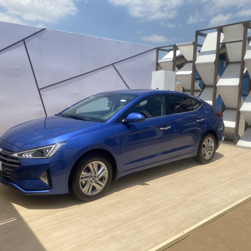 جي بي أوتو ترفع الستار عن سيارةFL Hyundai Elantra AD بعد تجميعها محلياً في السوق المصري