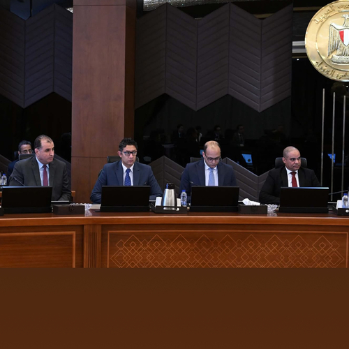 رئيس الوزراء يترأس اجتماع المجلس الأعلى لصناعة السيارات