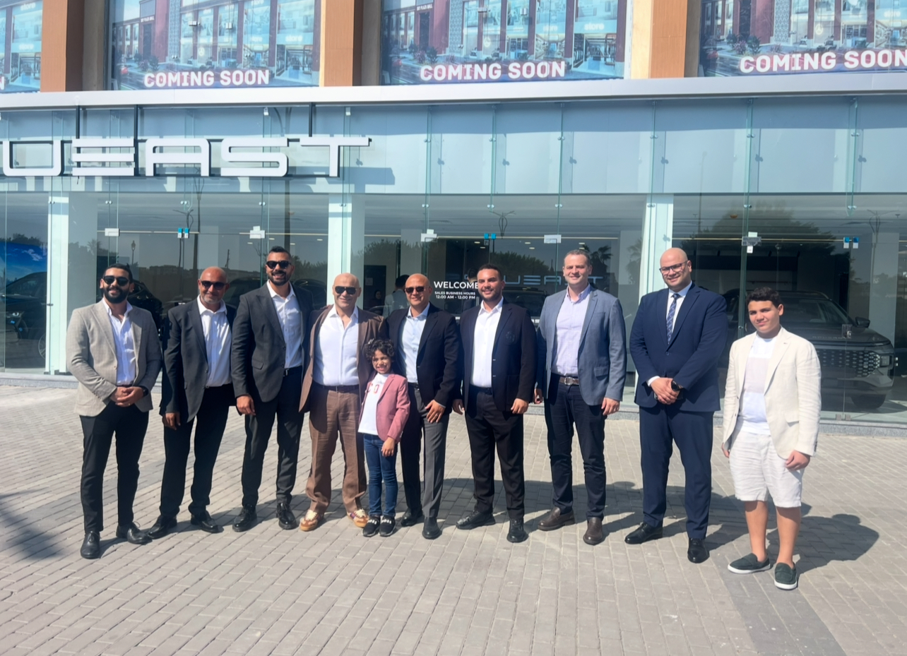 وفد رفيع  المستوي من «سوايست» يزور صالة عرض «البرماوي موتورز» ببورسعيد احتفاءً بالنجاح في بيع الدفعة الأولى بالسعر الرسمي